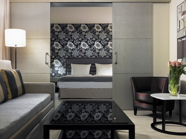 Imagen de los interiores del Hotel H10 Berlin Ku'damm. Foto 11