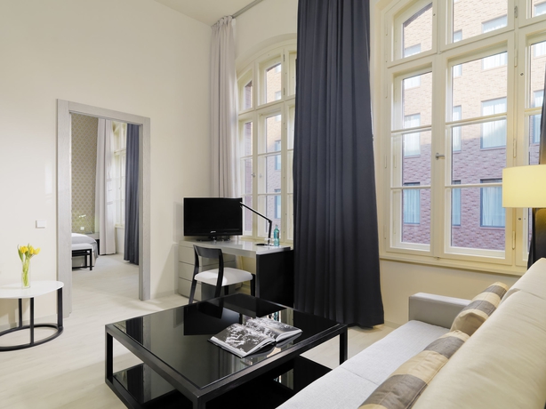 Imagen de los interiores del Hotel H10 Berlin Ku'damm. Foto 13