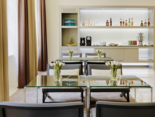 Imagen de los interiores del Hotel H10 Berlin Ku'damm. Foto 14