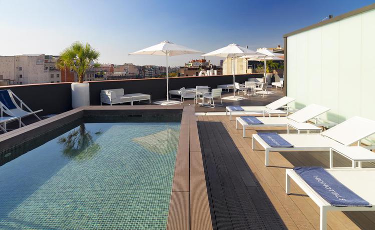Imagen de la piscina del Hotel H10 Casanova. Foto 20