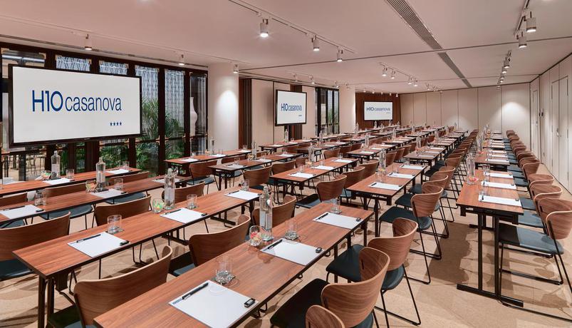 Imagen de los interiores del Hotel H10 Casanova. Foto 10