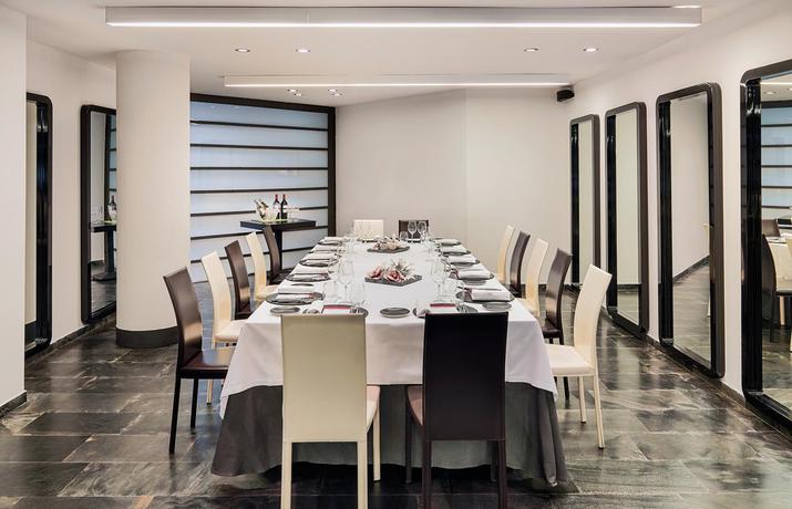 Imagen de los interiores del Hotel H10 Casanova. Foto 11