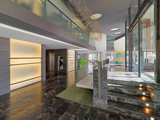 Imagen de los interiores del Hotel H10 Casanova. Foto 15