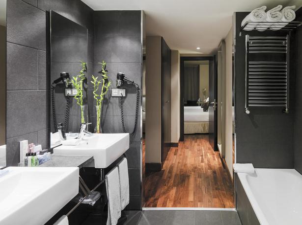 Imagen de la habitación del Hotel H10 Casanova. Foto 5