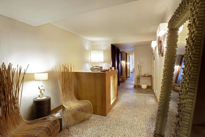 Imagen de los interiores del Hotel H10 Casanova. Foto 19