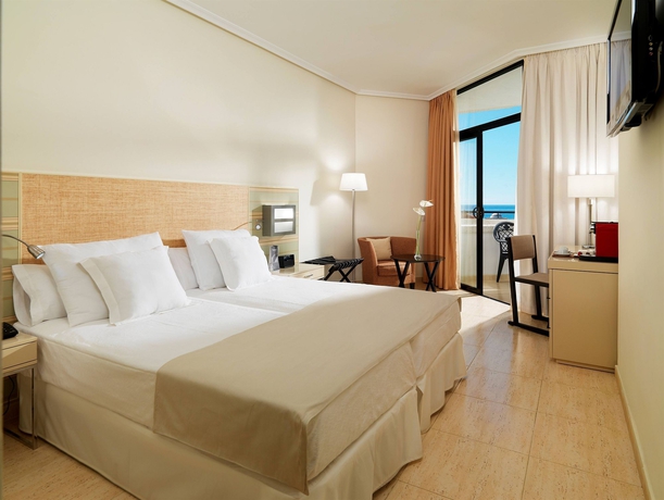 Imagen de la habitación del Hotel H10 Conquistador. Foto 8