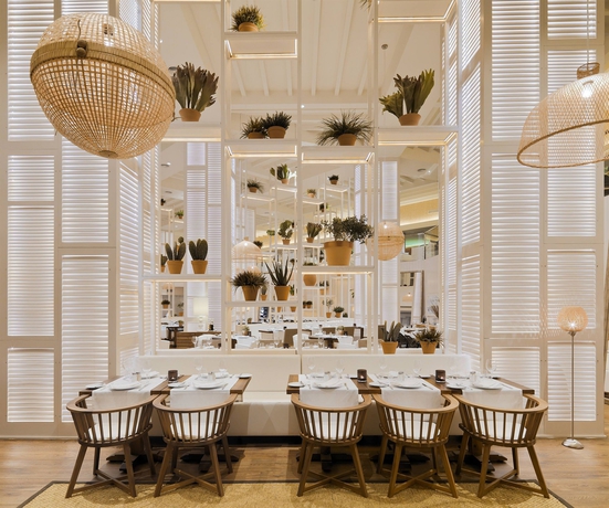 Imagen del bar/restaurante del Hotel H10 Conquistador. Foto 4