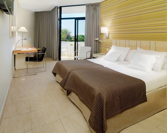 Imagen de la habitación del Hotel H10 Conquistador. Foto 11