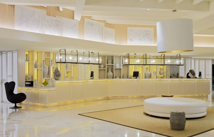 Imagen de los interiores del Hotel H10 Conquistador. Foto 14