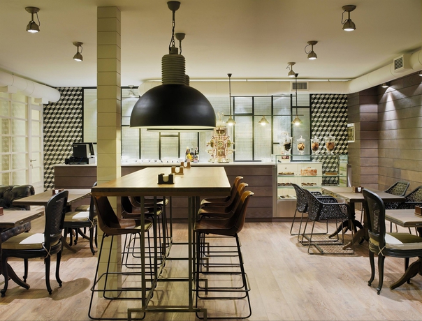 Imagen del bar/restaurante del Hotel H10 Conquistador. Foto 7