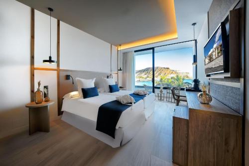 Imagen de la habitación del Hotel H10 Costa Mogán. Foto 17