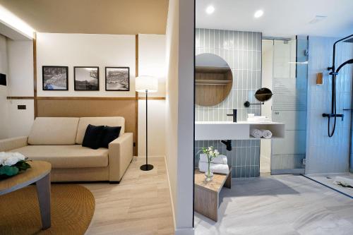 Imagen de la habitación del Hotel H10 Costa Mogán. Foto 20