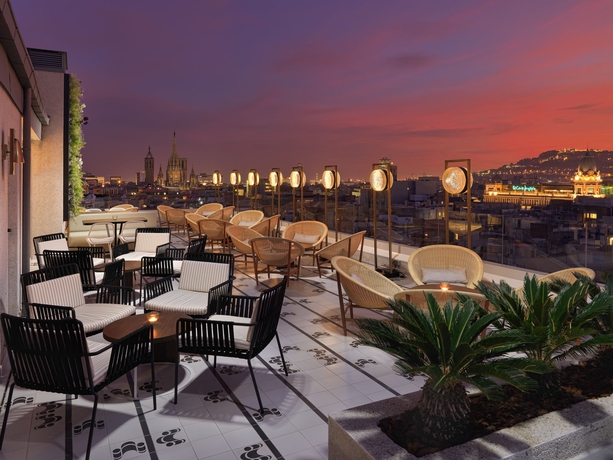 Imagen de los exteriores del Hotel H10 Cubik. Foto 12