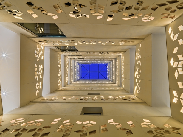 Imagen de los interiores del Hotel H10 Cubik. Foto 14