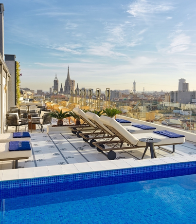 Imagen de la piscina del Hotel H10 Cubik. Foto 16