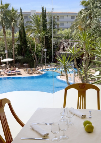 Imagen del bar/restaurante del Hotel H10 Delfín - Adults Only. Foto 4