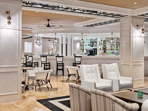 Imagen del bar/restaurante del Hotel H10 Delfín - Adults Only. Foto 5