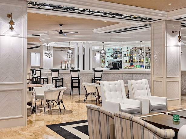 Imagen del bar/restaurante del Hotel H10 Delfín - Adults Only. Foto 6