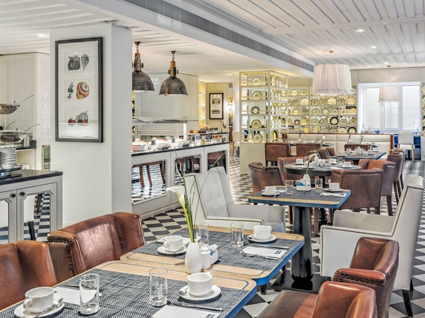 Imagen del bar/restaurante del Hotel H10 Duque De Loulé. Foto 2