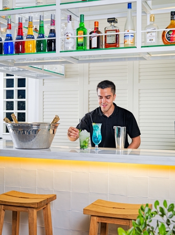 Imagen del bar/restaurante del Hotel H10 Duque De Loulé. Foto 4