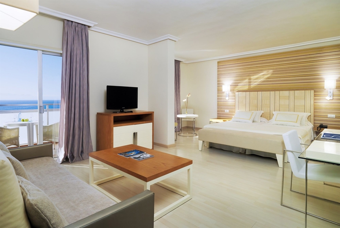 Imagen de la habitación del Hotel H10 Gran Tinerfe. Foto 7