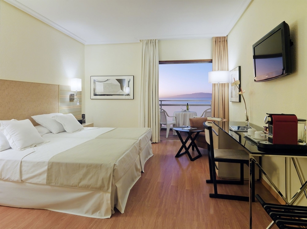 Imagen de la habitación del Hotel H10 Gran Tinerfe. Foto 8