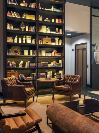 Imagen de los interiores del Hotel H10 Itaca. Foto 9