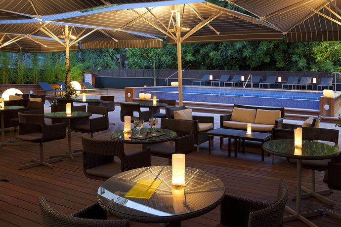 Imagen de la piscina del Hotel H10 Itaca. Foto 15