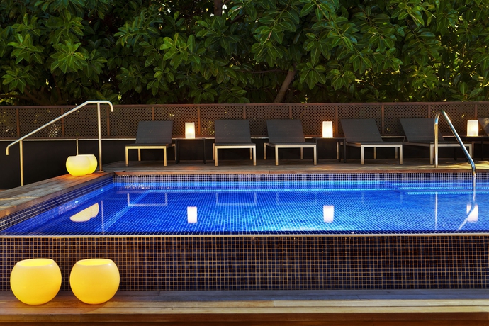 Imagen de la piscina del Hotel H10 Itaca. Foto 16