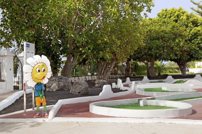 Imagen de los exteriores del Hotel H10 Lanzarote Princess. Foto 9