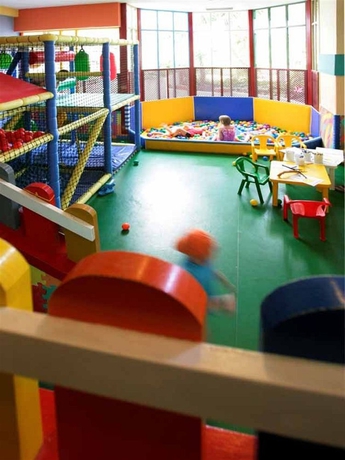 Imagen de los interiores del Hotel H10 Las Palmeras. Foto 16