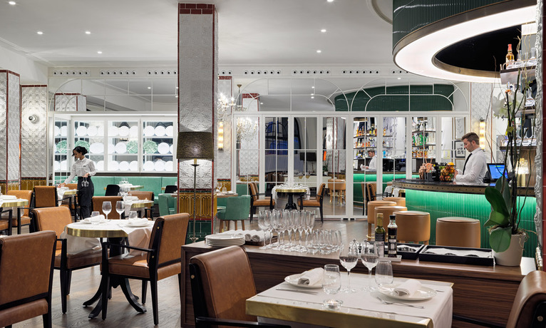 Imagen del bar/restaurante del Hotel H10 Madison. Foto 3