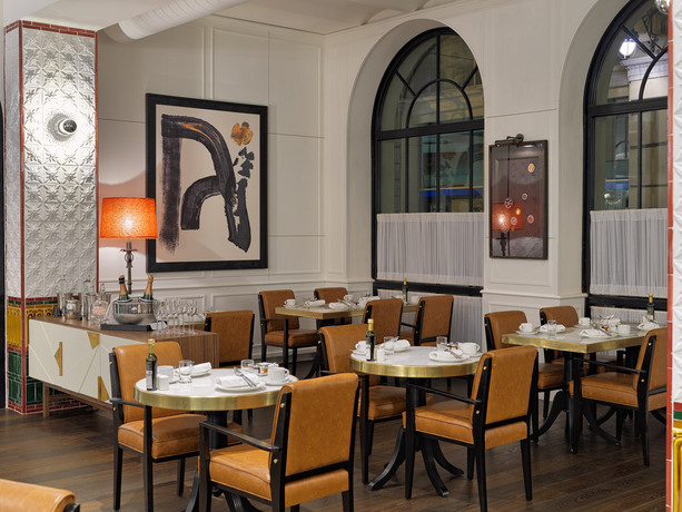 Imagen del bar/restaurante del Hotel H10 Madison. Foto 5