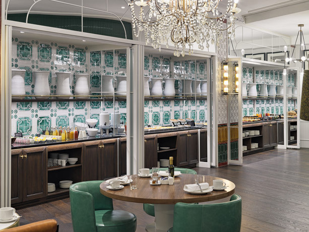 Imagen del bar/restaurante del Hotel H10 Madison. Foto 6