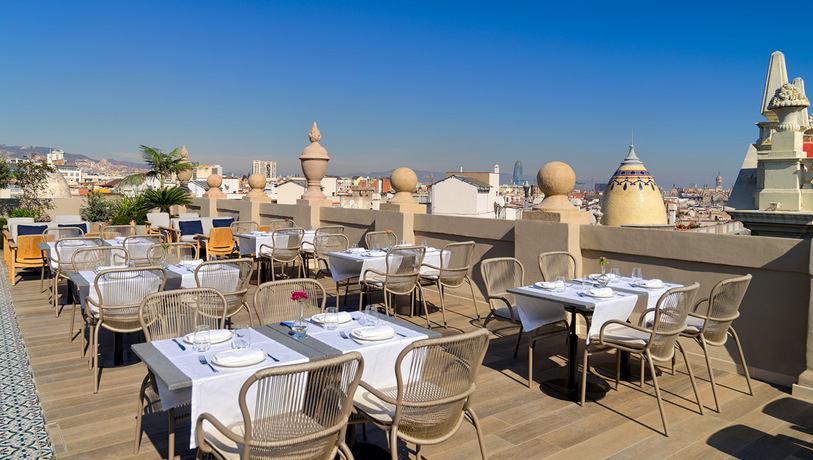 Imagen de los exteriores del Hotel H10 Madison. Foto 22