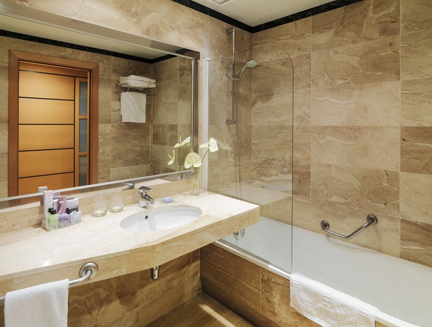 Imagen de la habitación del Hotel H10 Marina Barcelona. Foto 7