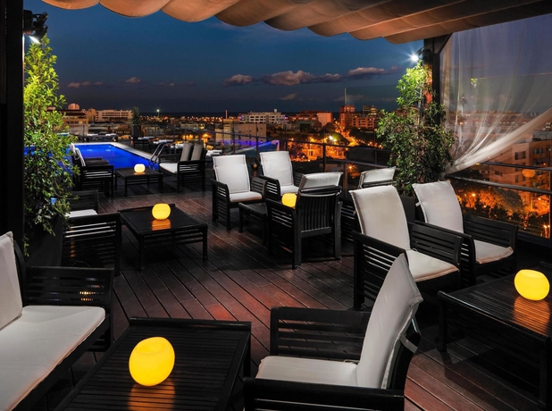 Imagen del bar/restaurante del Hotel H10 Marina Barcelona. Foto 2