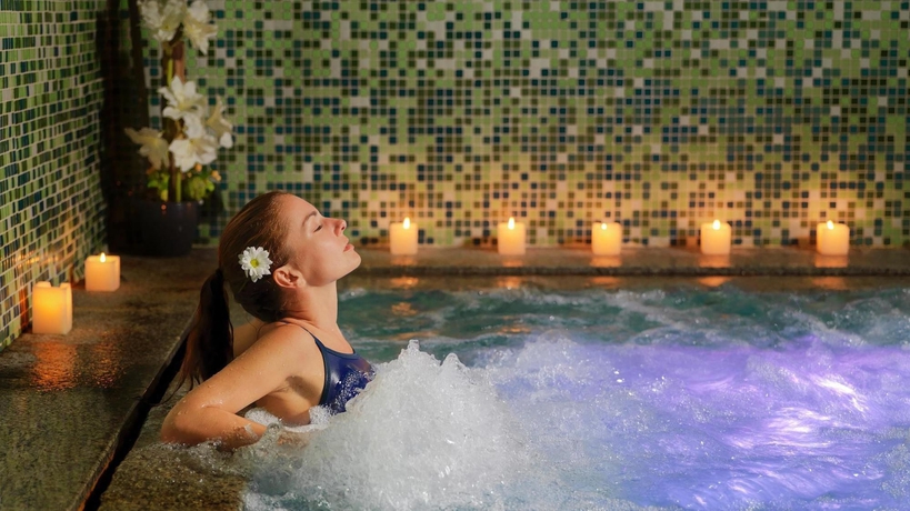 Imagen de la piscina del Hotel H10 Marina Barcelona. Foto 14