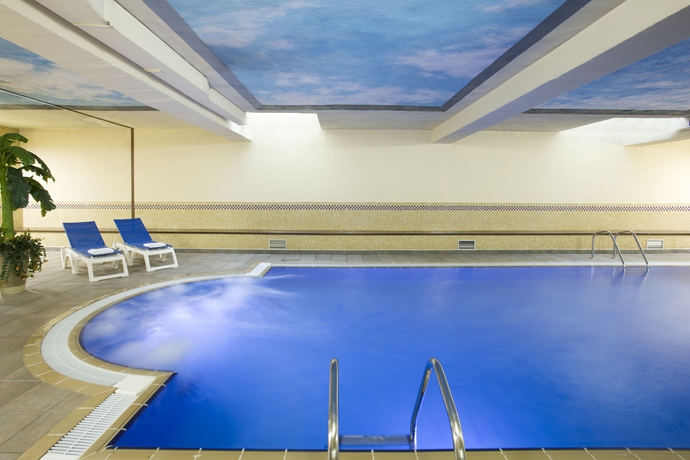 Imagen de la piscina del Hotel H10 Mediterranean Village. Foto 18