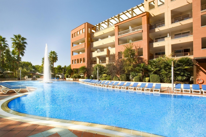 Imagen de la piscina del Hotel H10 Mediterranean Village. Foto 19