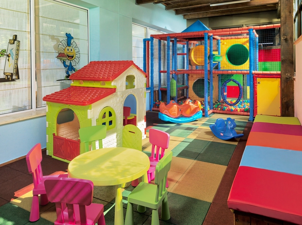 Imagen de los exteriores del Hotel H10 Mediterranean Village. Foto 9