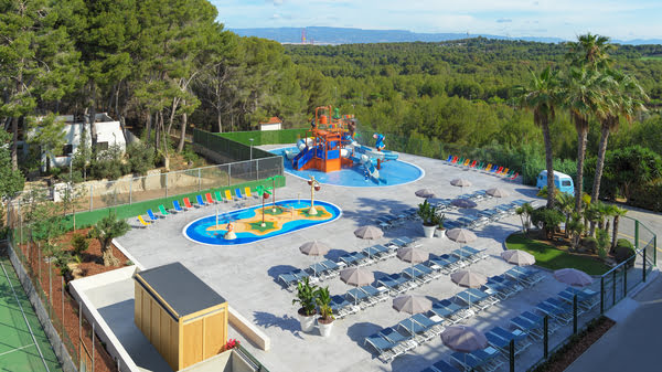 Imagen de la piscina del Hotel H10 Mediterranean Village. Foto 20