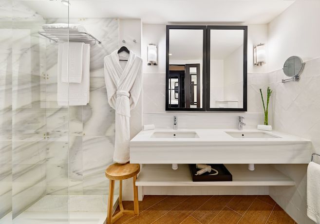 Imagen de la habitación del Hotel H10 Metropolitan. Foto 7