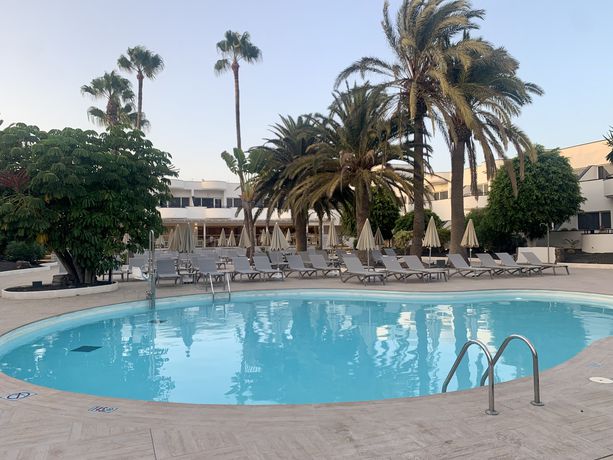 Imagen de la piscina del Hotel H10 Ocean Dunas - Adults Only. Foto 16