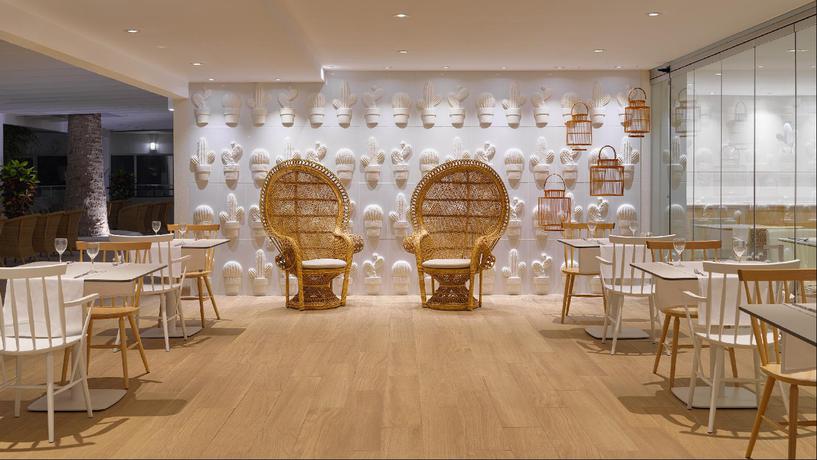 Imagen del bar/restaurante del Hotel H10 Ocean Dunas - Adults Only. Foto 5