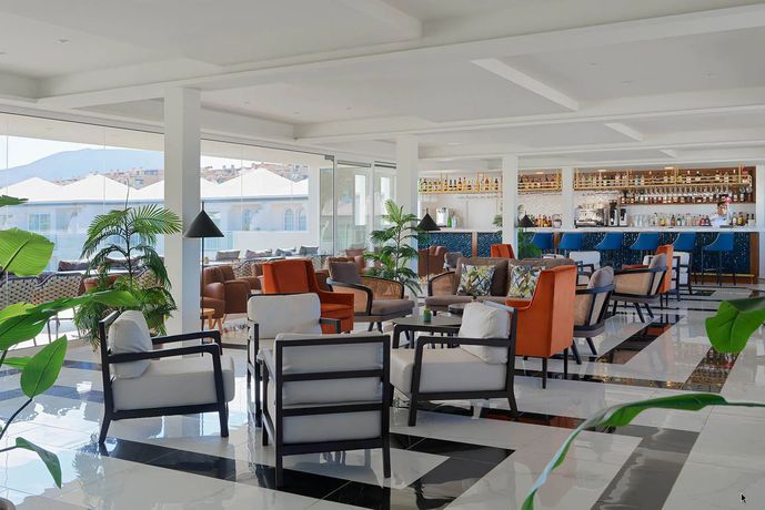 Imagen del bar/restaurante del Hotel H10 Ocean Suites. Foto 3