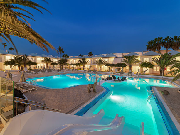 Imagen de la piscina del Hotel H10 Ocean Suites. Foto 33