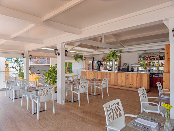 Imagen del bar/restaurante del Hotel H10 Ocean Suites. Foto 3