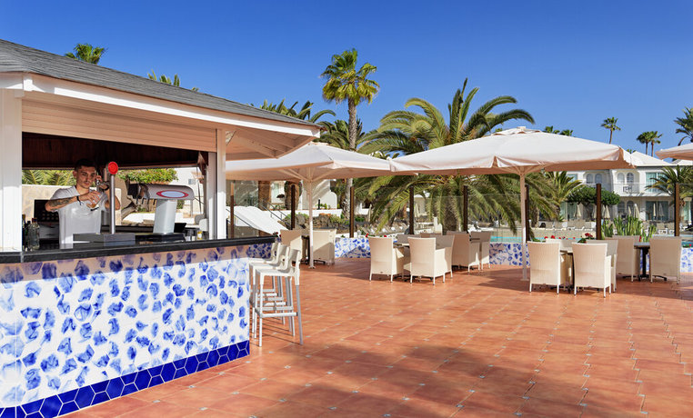 Imagen del bar/restaurante del Hotel H10 Ocean Suites. Foto 4