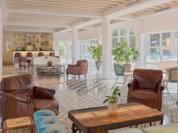 Imagen de los interiores del Hotel H10 Ocean Suites. Foto 27